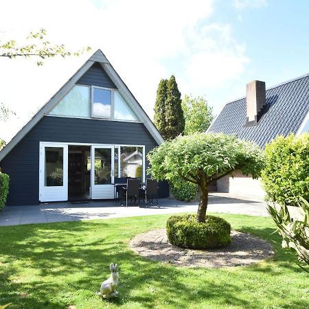 Balmy Holiday Home In Tuitjenhorn With Fenced Garden 外观 照片