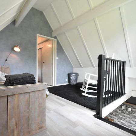 Balmy Holiday Home In Tuitjenhorn With Fenced Garden 外观 照片