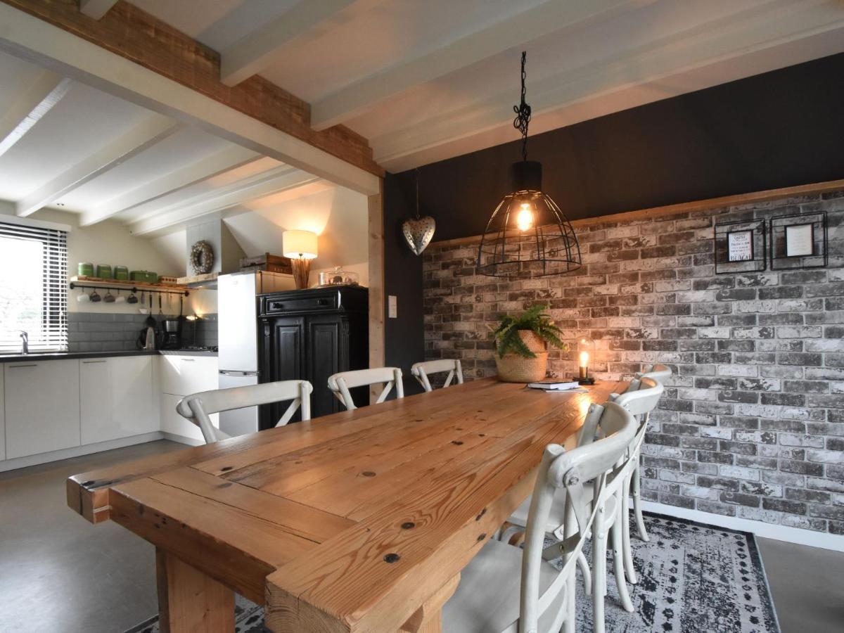 Balmy Holiday Home In Tuitjenhorn With Fenced Garden 外观 照片