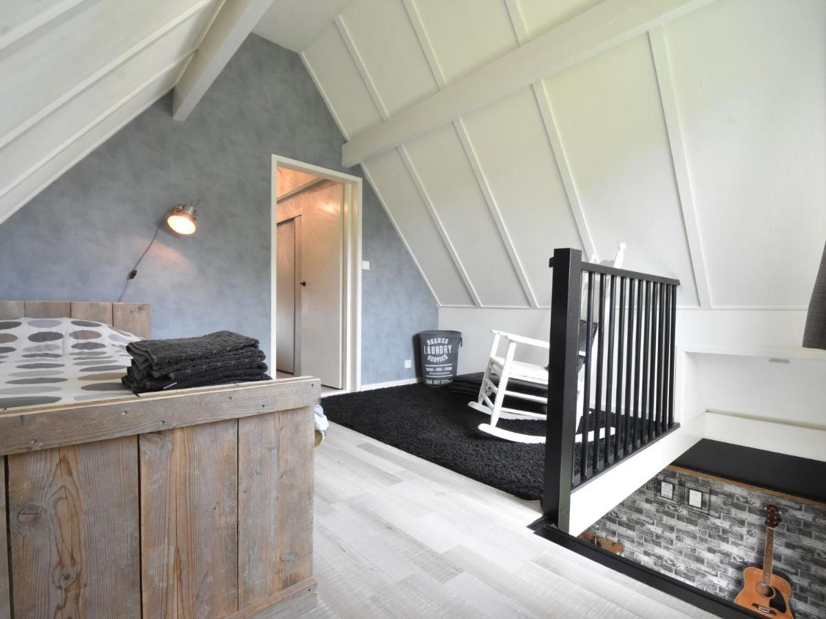 Balmy Holiday Home In Tuitjenhorn With Fenced Garden 外观 照片
