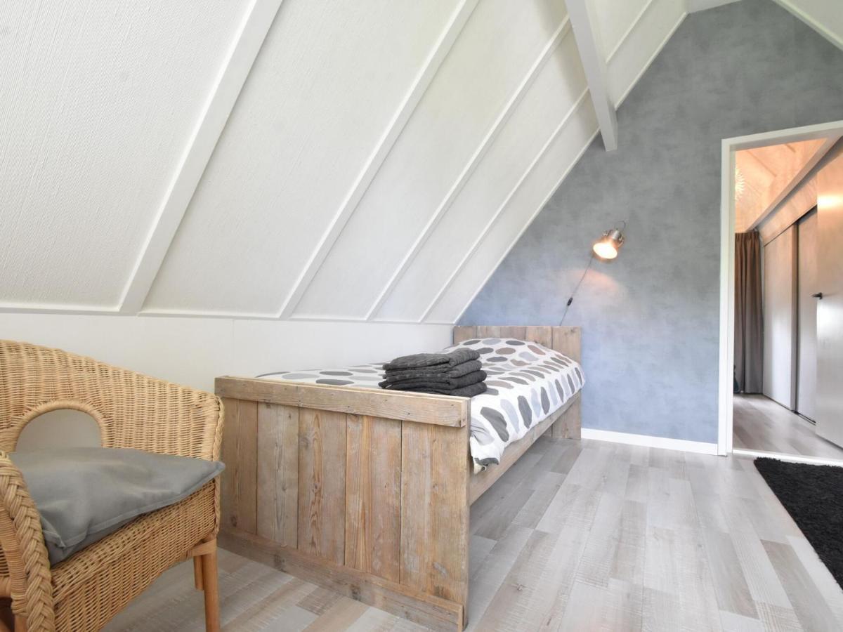 Balmy Holiday Home In Tuitjenhorn With Fenced Garden 外观 照片