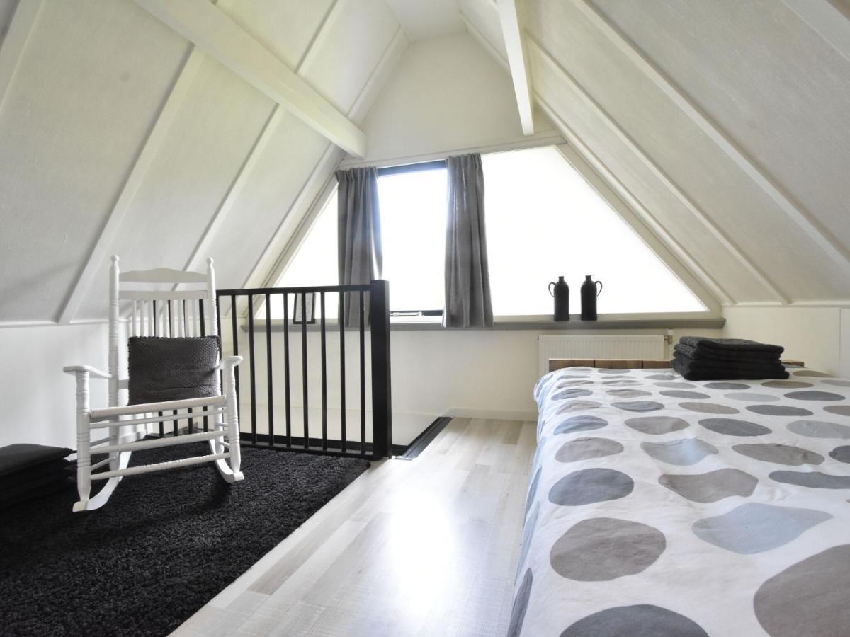 Balmy Holiday Home In Tuitjenhorn With Fenced Garden 外观 照片