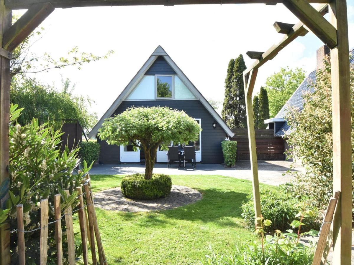 Balmy Holiday Home In Tuitjenhorn With Fenced Garden 外观 照片