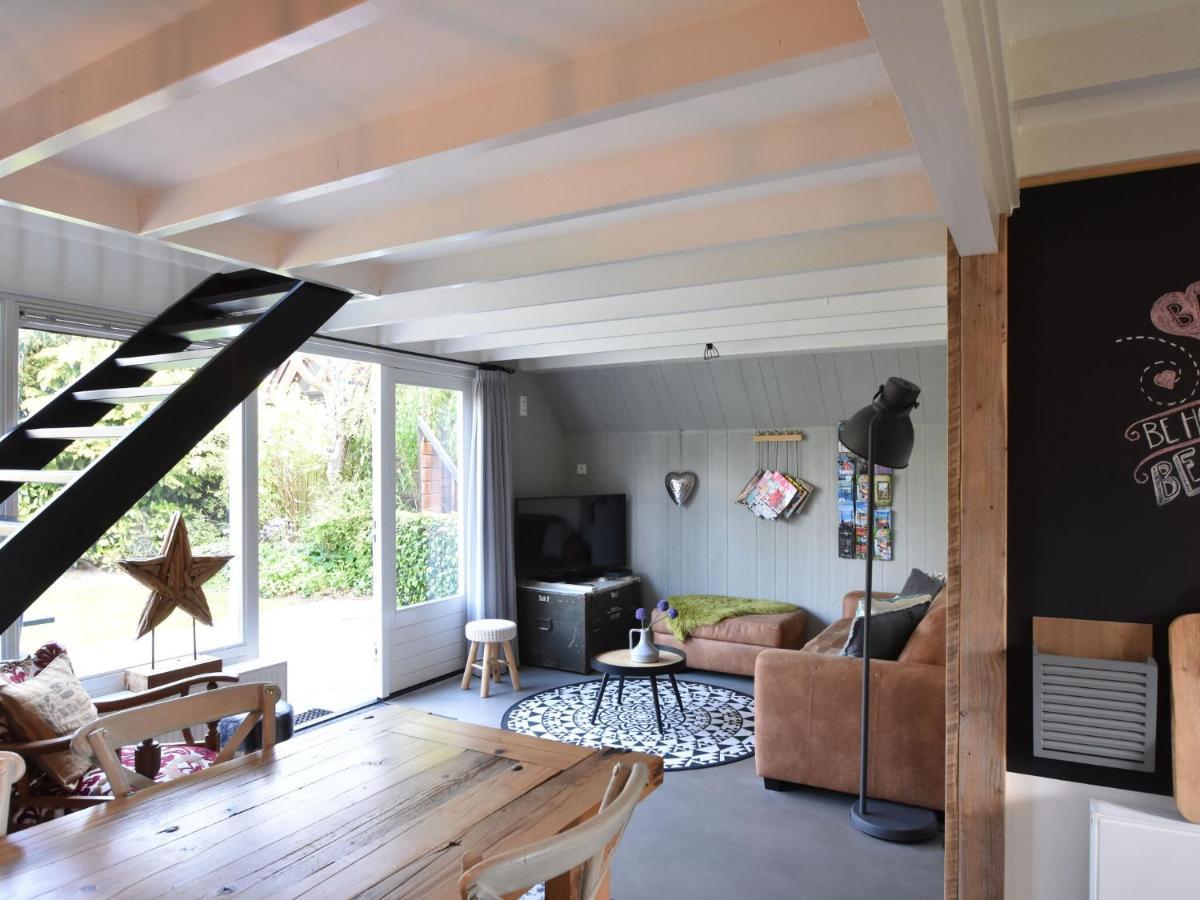 Balmy Holiday Home In Tuitjenhorn With Fenced Garden 外观 照片