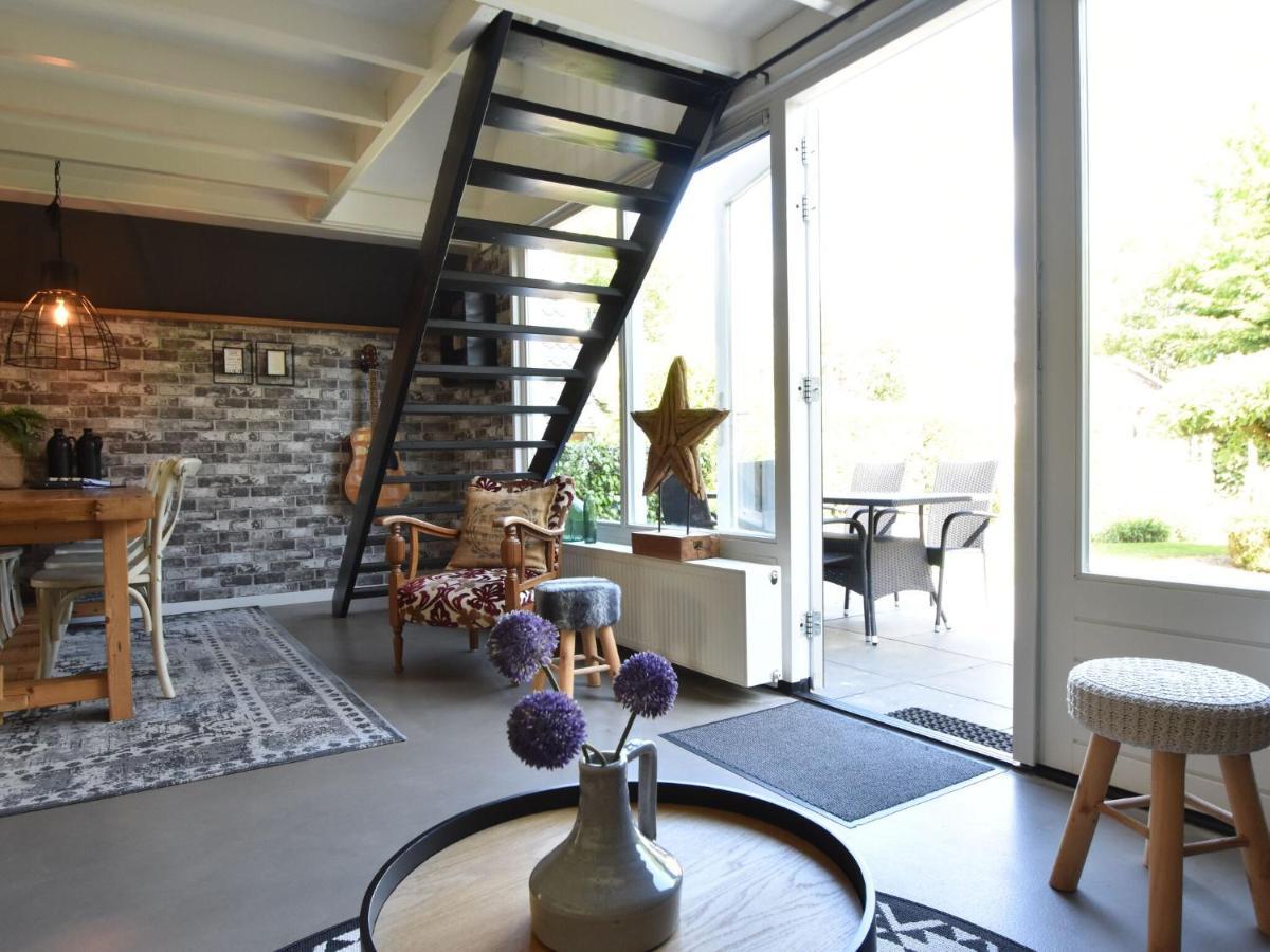 Balmy Holiday Home In Tuitjenhorn With Fenced Garden 外观 照片